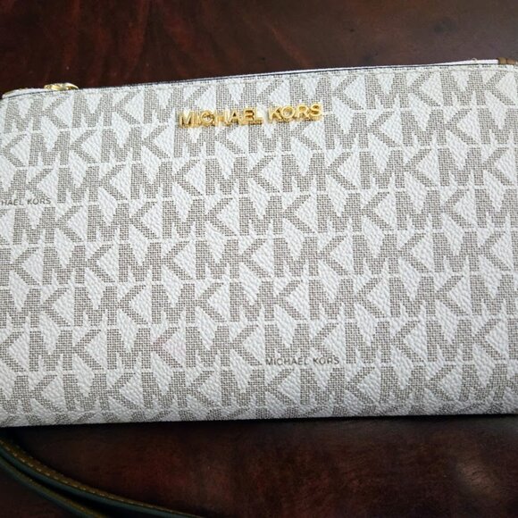 Michael Kors Adele Logo Jet Set Wristlet Wallet - Picture 1 of 6
